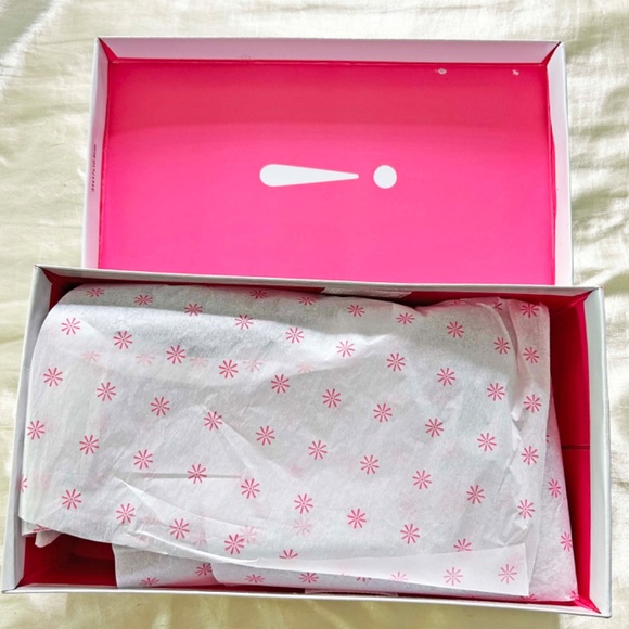 LOAFERS, ISAAC MIZRAHI, LADIES 8W, FOREST GREEN CALF LEATHER, TASSLES ON EACH - Picture 3 of 8